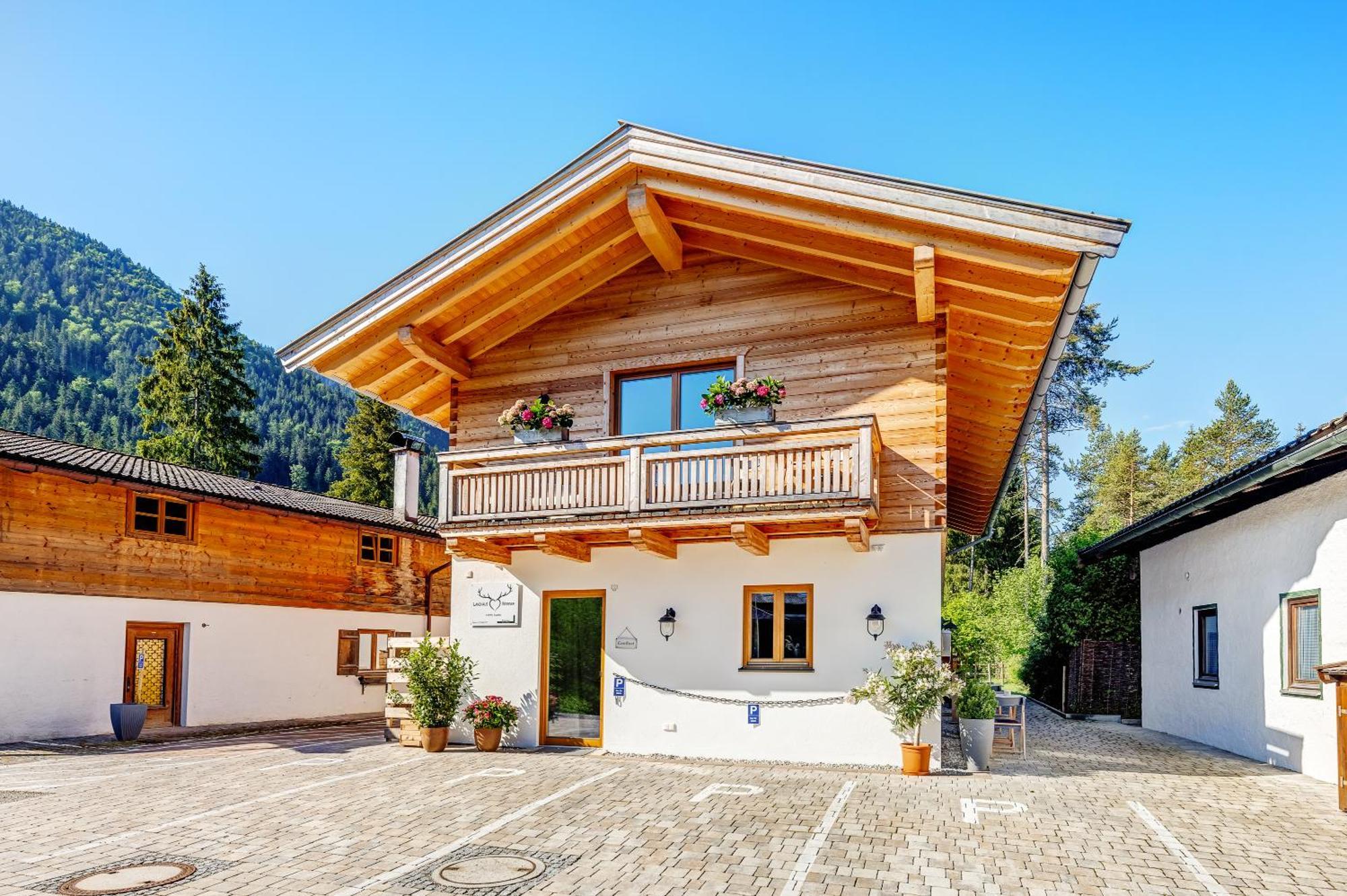 Landhaus Trinis - Gaestezimmer - Bad - Bett - Kleine Kaffee - Tee-Theke Mit Kuehlschrank - Parkplatz Rottach-Egern Luaran gambar