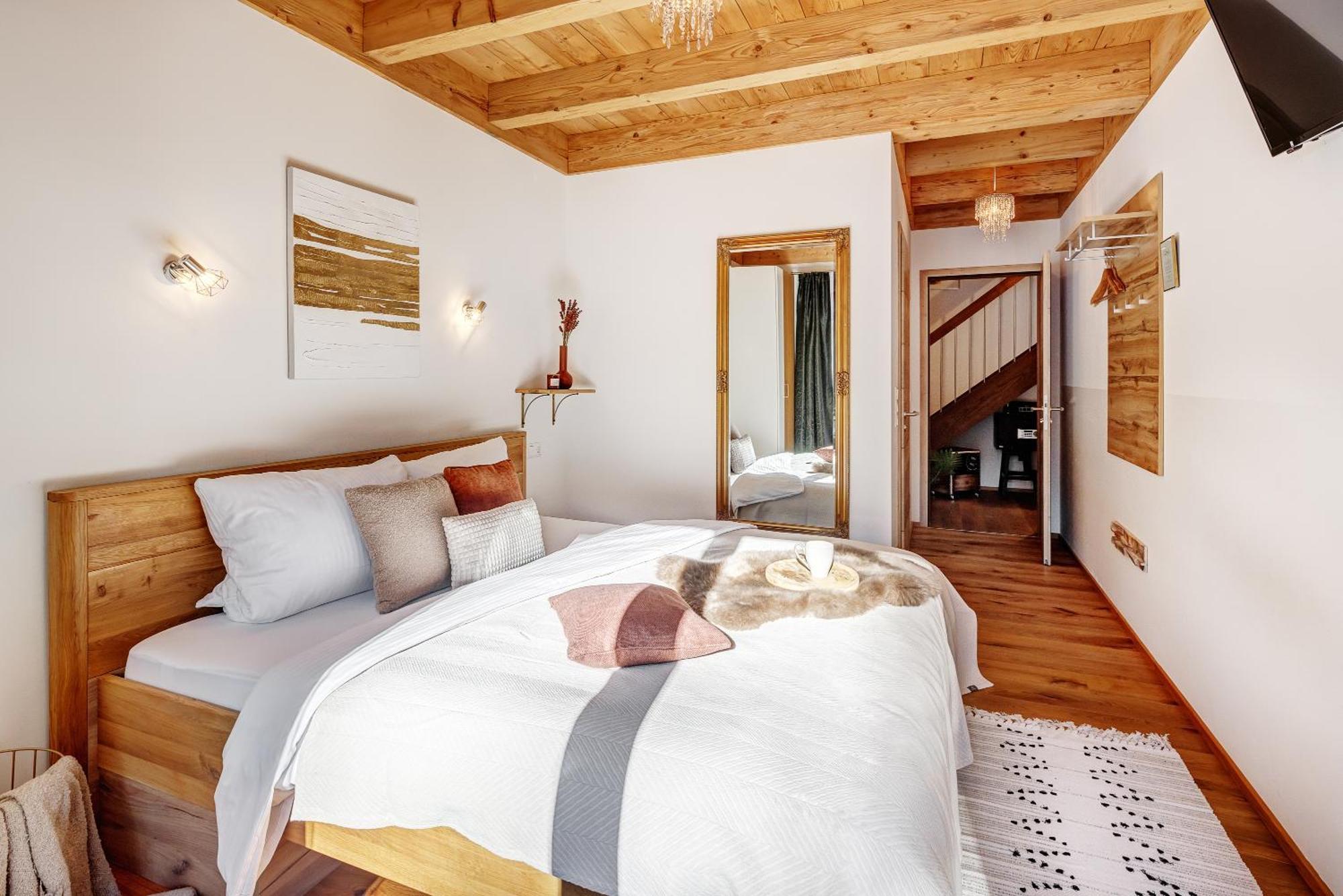Landhaus Trinis - Gaestezimmer - Bad - Bett - Kleine Kaffee - Tee-Theke Mit Kuehlschrank - Parkplatz Rottach-Egern Luaran gambar