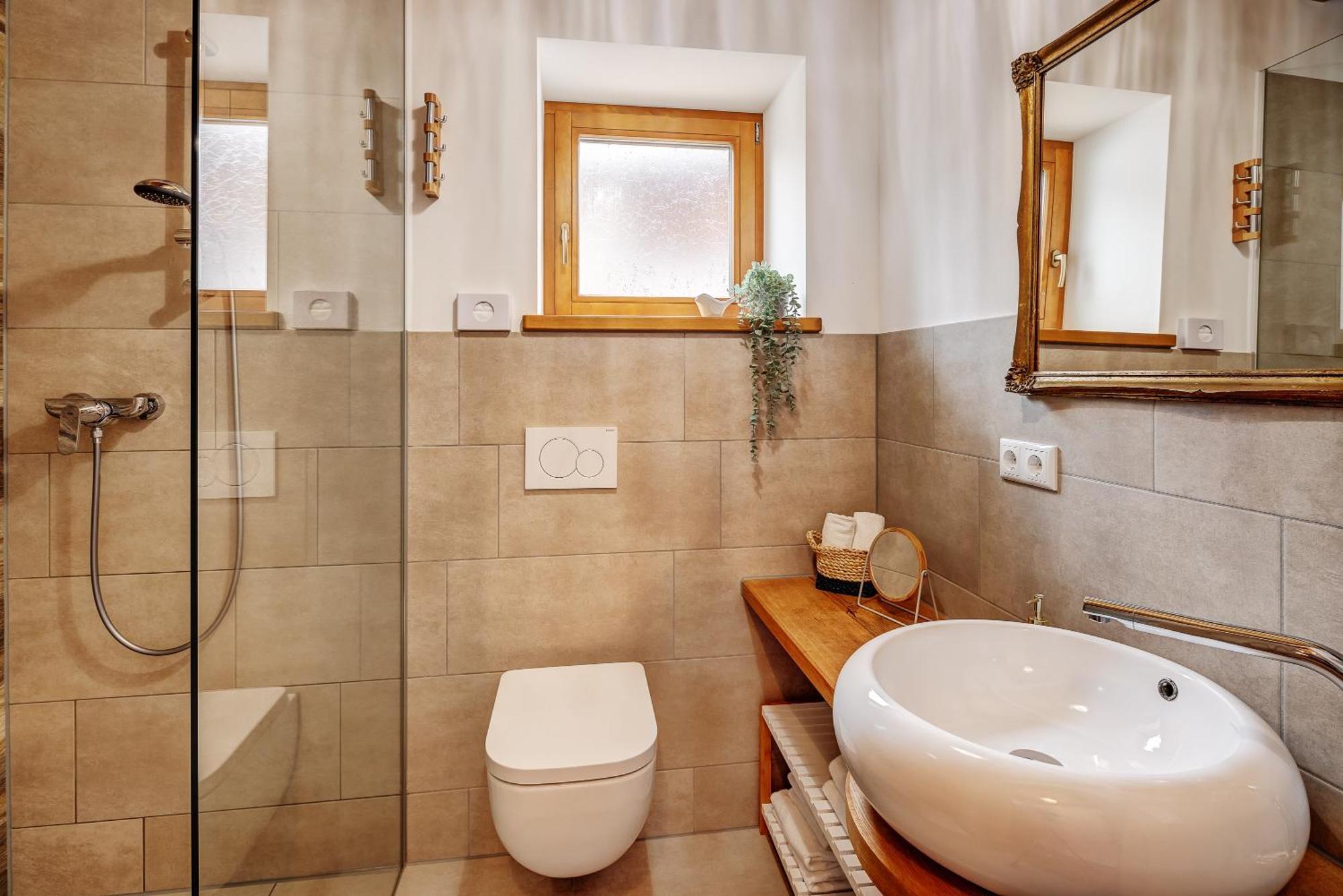 Landhaus Trinis - Gaestezimmer - Bad - Bett - Kleine Kaffee - Tee-Theke Mit Kuehlschrank - Parkplatz Rottach-Egern Luaran gambar