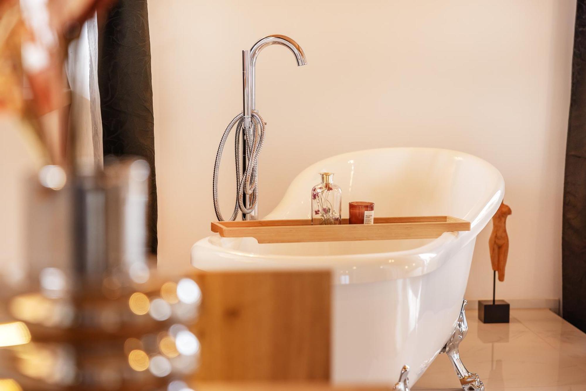 Landhaus Trinis - Gaestezimmer - Bad - Bett - Kleine Kaffee - Tee-Theke Mit Kuehlschrank - Parkplatz Rottach-Egern Luaran gambar