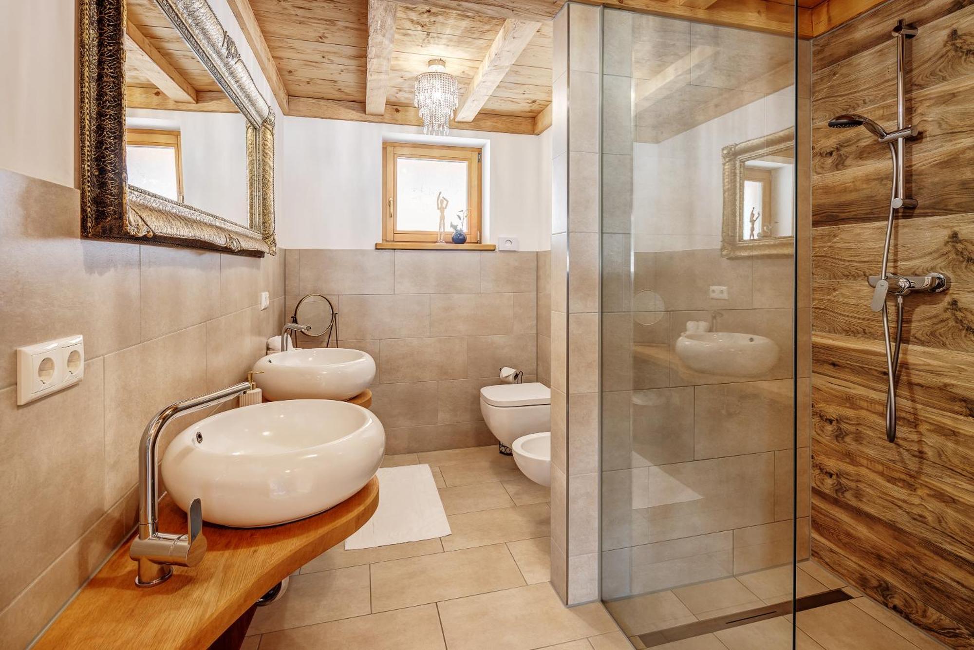 Landhaus Trinis - Gaestezimmer - Bad - Bett - Kleine Kaffee - Tee-Theke Mit Kuehlschrank - Parkplatz Rottach-Egern Luaran gambar