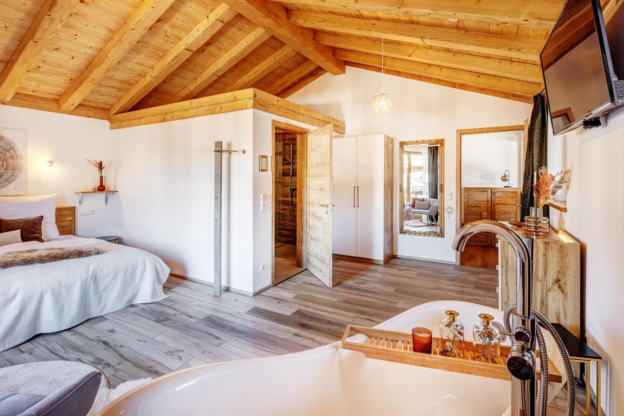 Landhaus Trinis - Gaestezimmer - Bad - Bett - Kleine Kaffee - Tee-Theke Mit Kuehlschrank - Parkplatz Rottach-Egern Luaran gambar