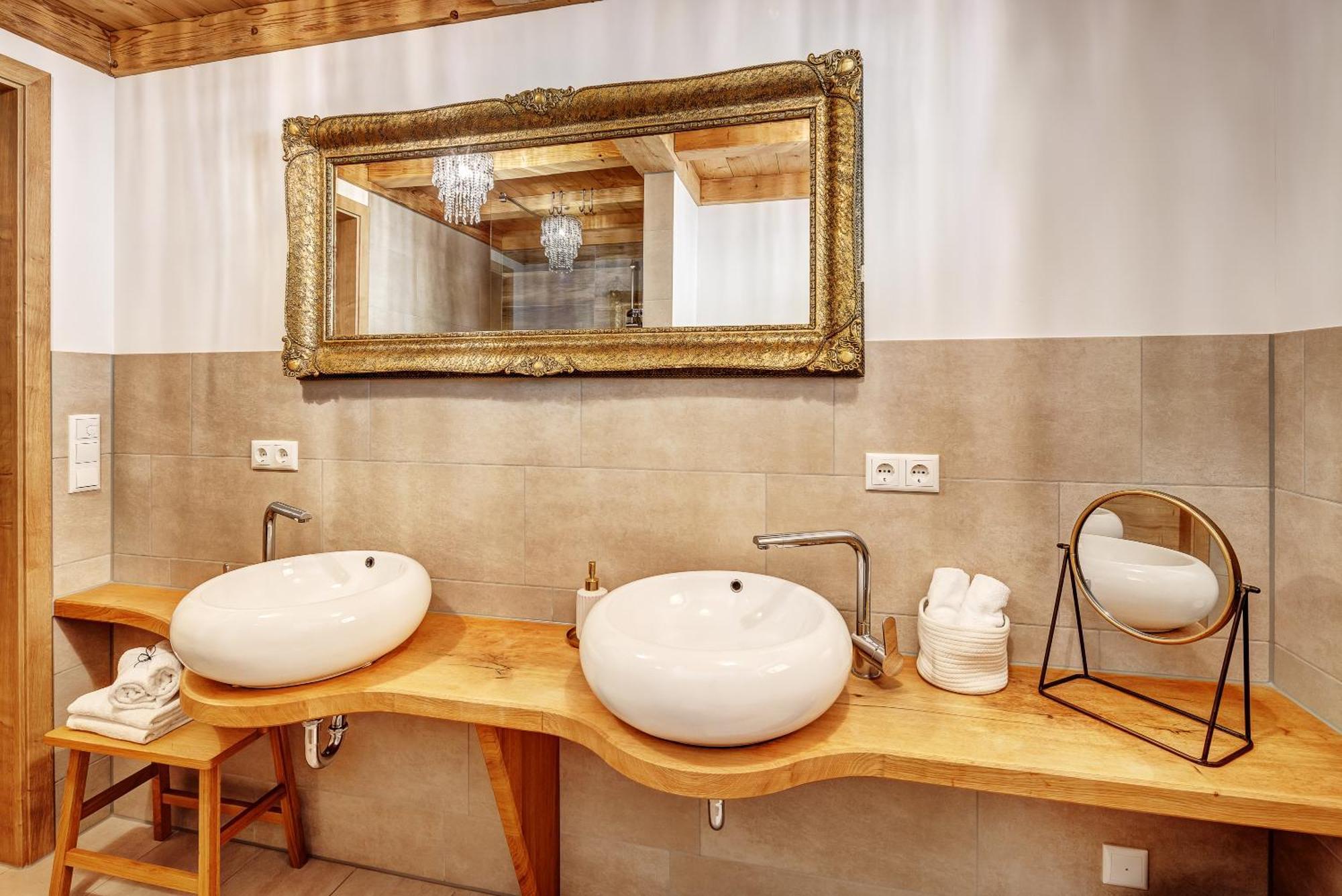 Landhaus Trinis - Gaestezimmer - Bad - Bett - Kleine Kaffee - Tee-Theke Mit Kuehlschrank - Parkplatz Rottach-Egern Luaran gambar
