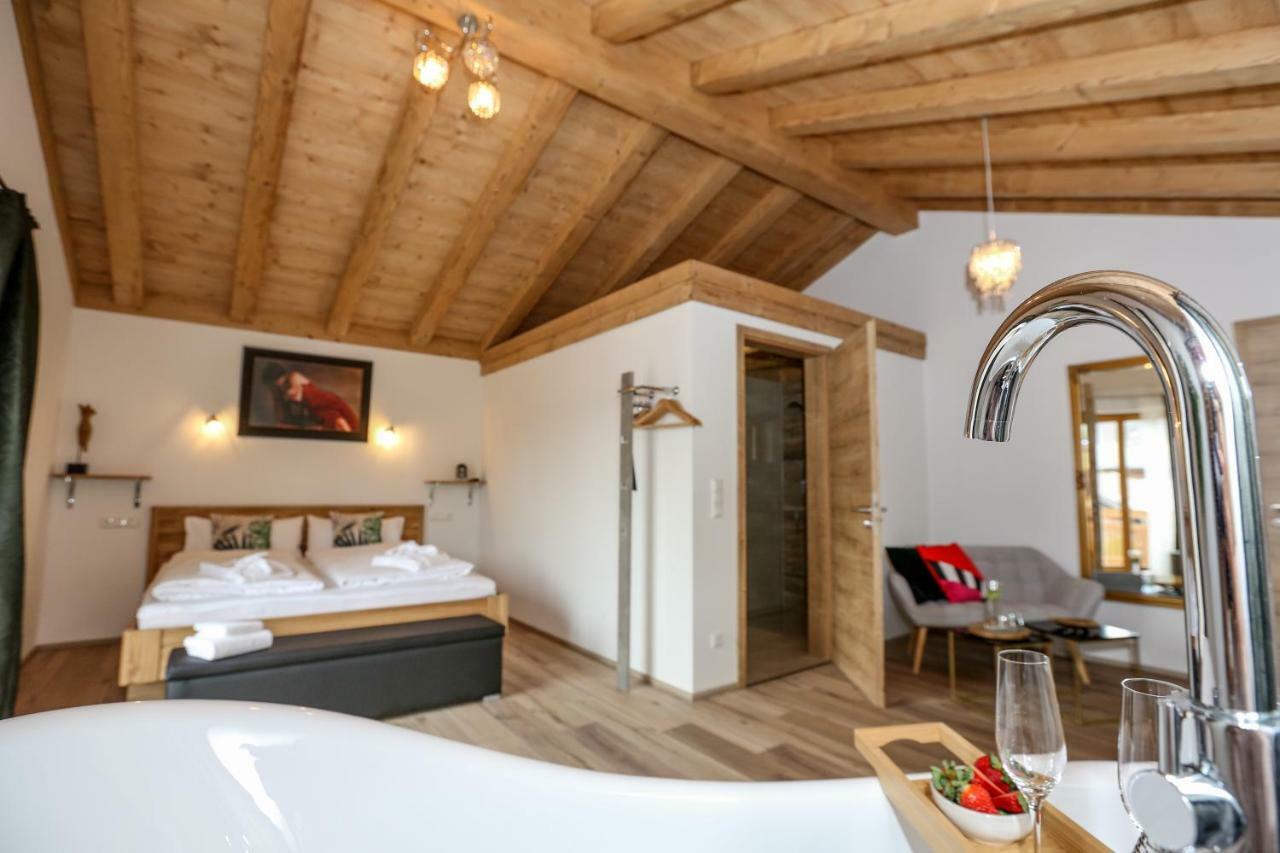 Landhaus Trinis - Gaestezimmer - Bad - Bett - Kleine Kaffee - Tee-Theke Mit Kuehlschrank - Parkplatz Villa Rottach-Egern Luaran gambar