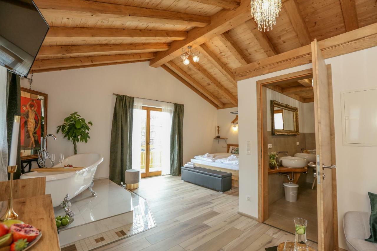 Landhaus Trinis - Gaestezimmer - Bad - Bett - Kleine Kaffee - Tee-Theke Mit Kuehlschrank - Parkplatz Villa Rottach-Egern Luaran gambar